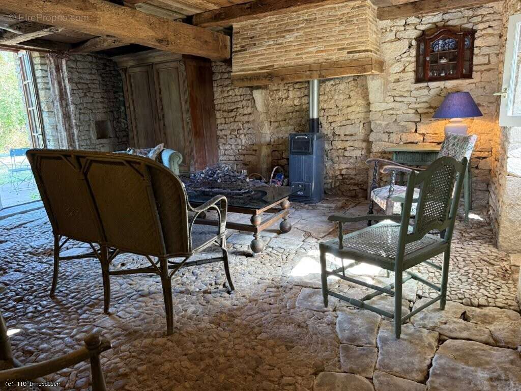 Maison à CHAMPAGNE-MOUTON