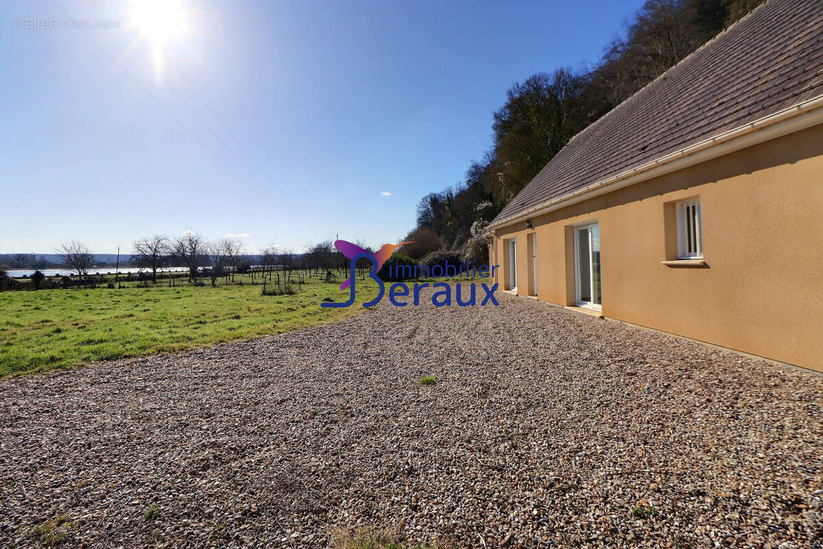 Maison à LE MESNIL-SOUS-JUMIEGES