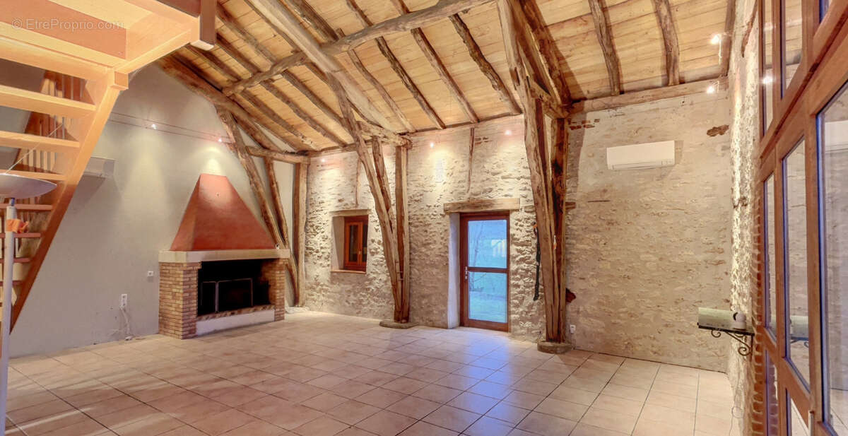 Maison à CASTELNAU-MONTRATIER