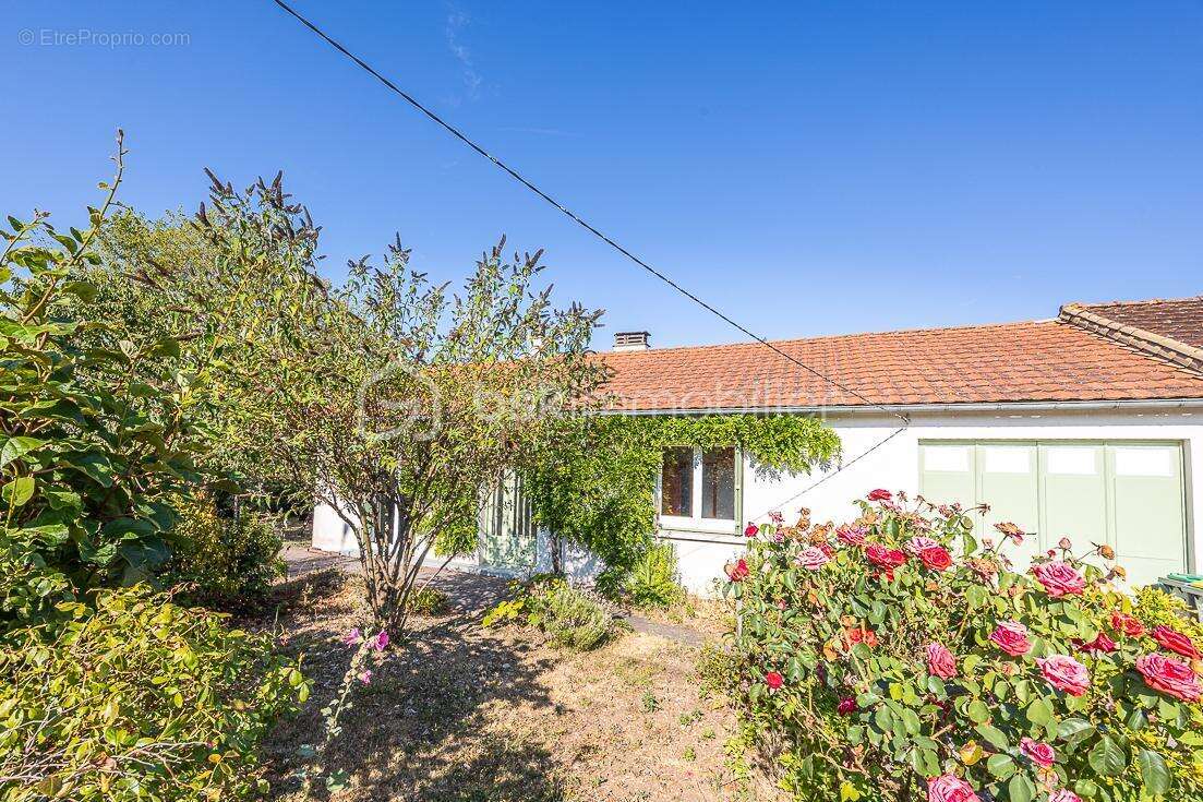 ***** plain-pied, 2 chambres, bureau, grand jardin arboré, quartier brizeaux à niort ***** - photo 2