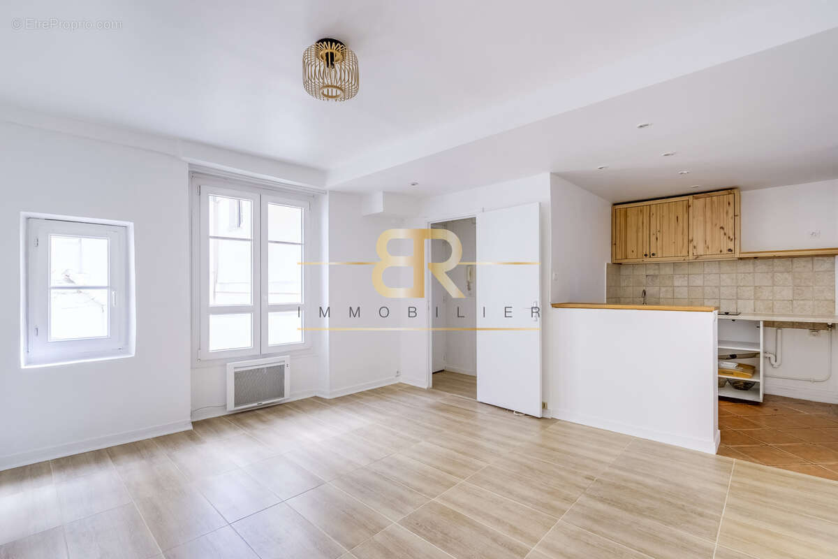 Appartement à PARIS-3E
