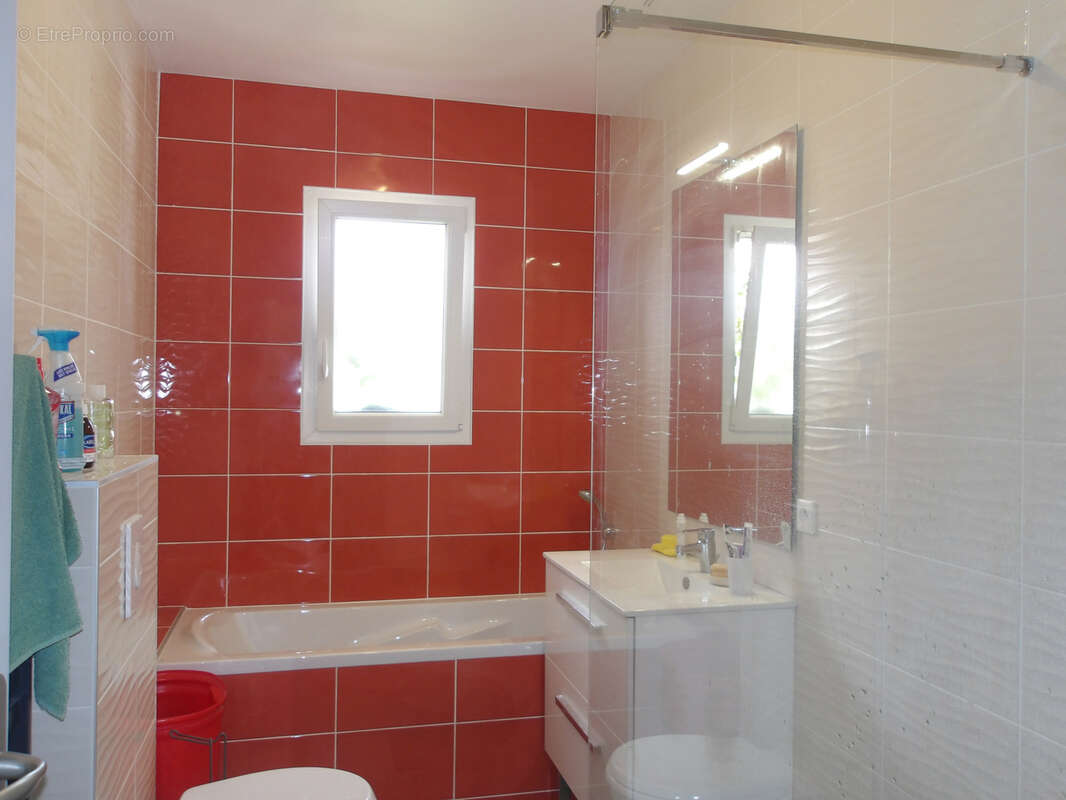 Maison à ESPINASSES