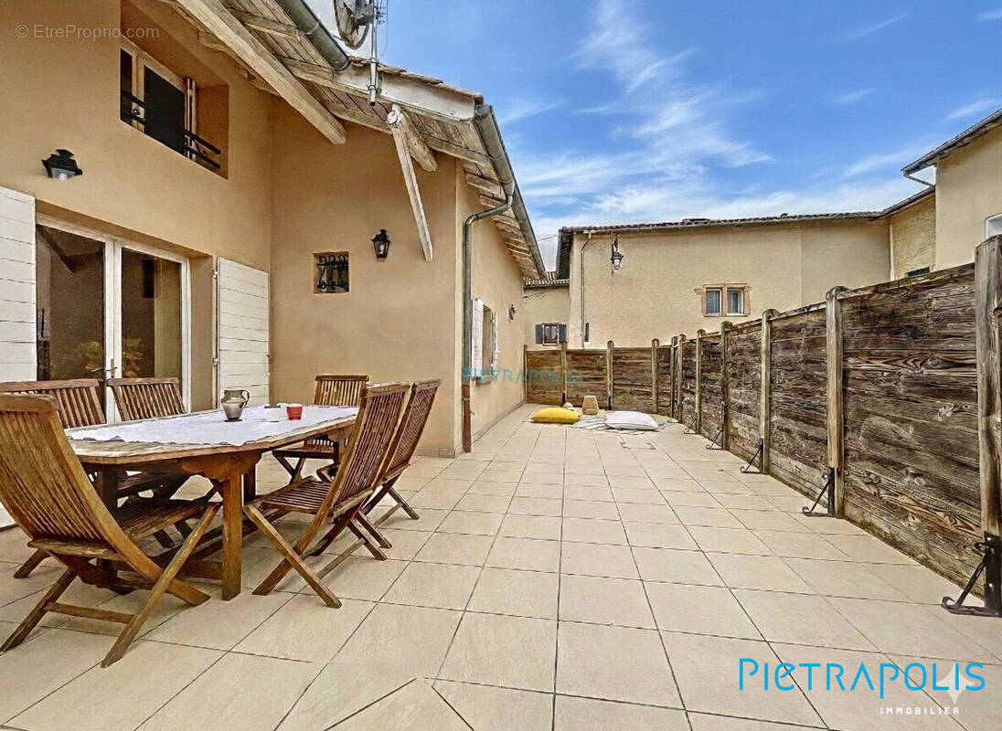 Terrasse - Maison à SAVIGNEUX