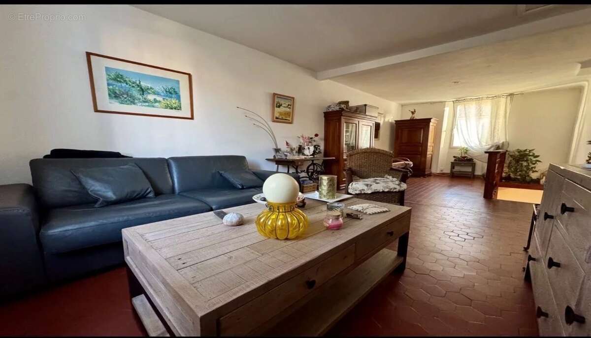 Appartement à LA LONDE-LES-MAURES