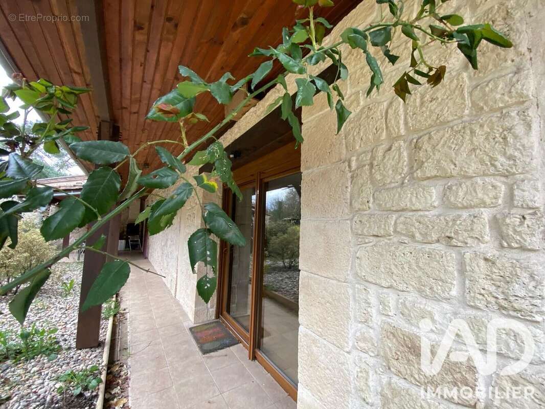 Maison 154 m² à Ambrus  - photo 5