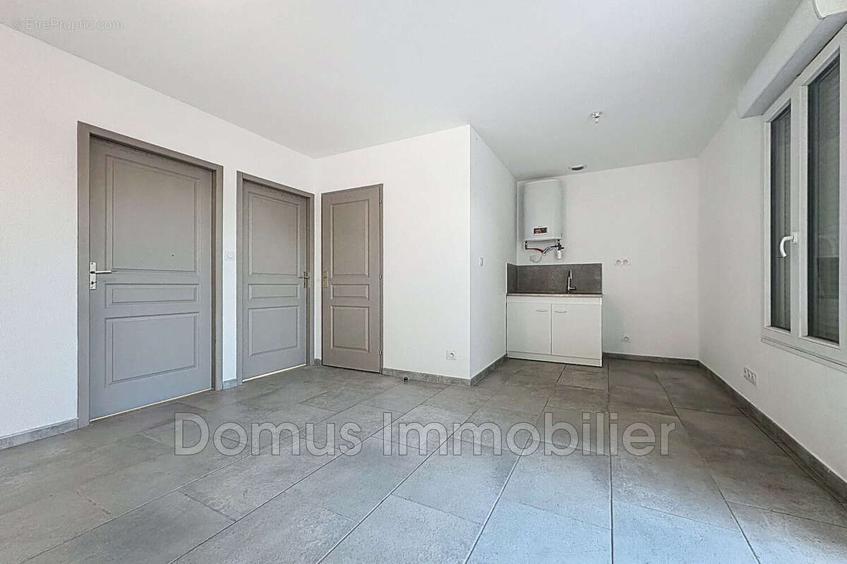 Commerce à MORIERES-LES-AVIGNON