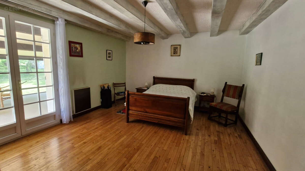 Maison à CHENAC-SAINT-SEURIN-D&#039;UZET