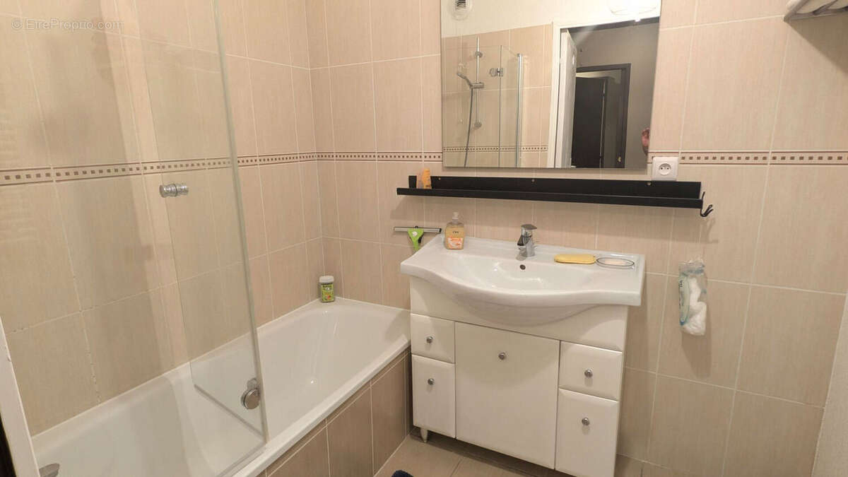 Joli appartement T3  de 64,62 m² avec loggia, terrasse, cave et parking - photo 9