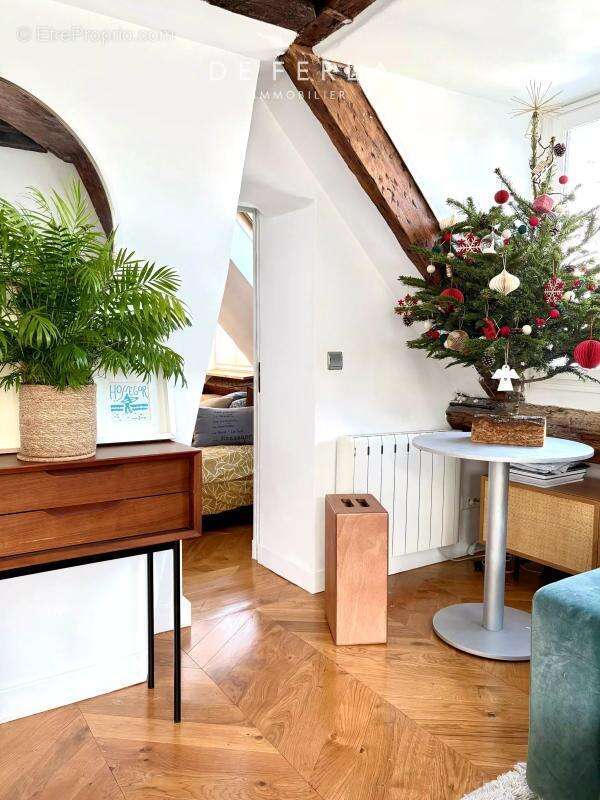 Appartement à PARIS-1E