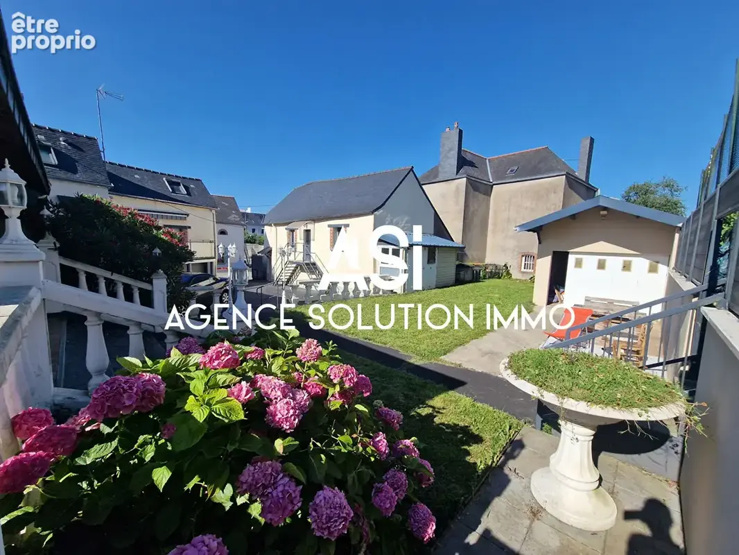 Ensemble Immobilier Maison principale + studio et grands garage - 600m² de terrain - photo 1