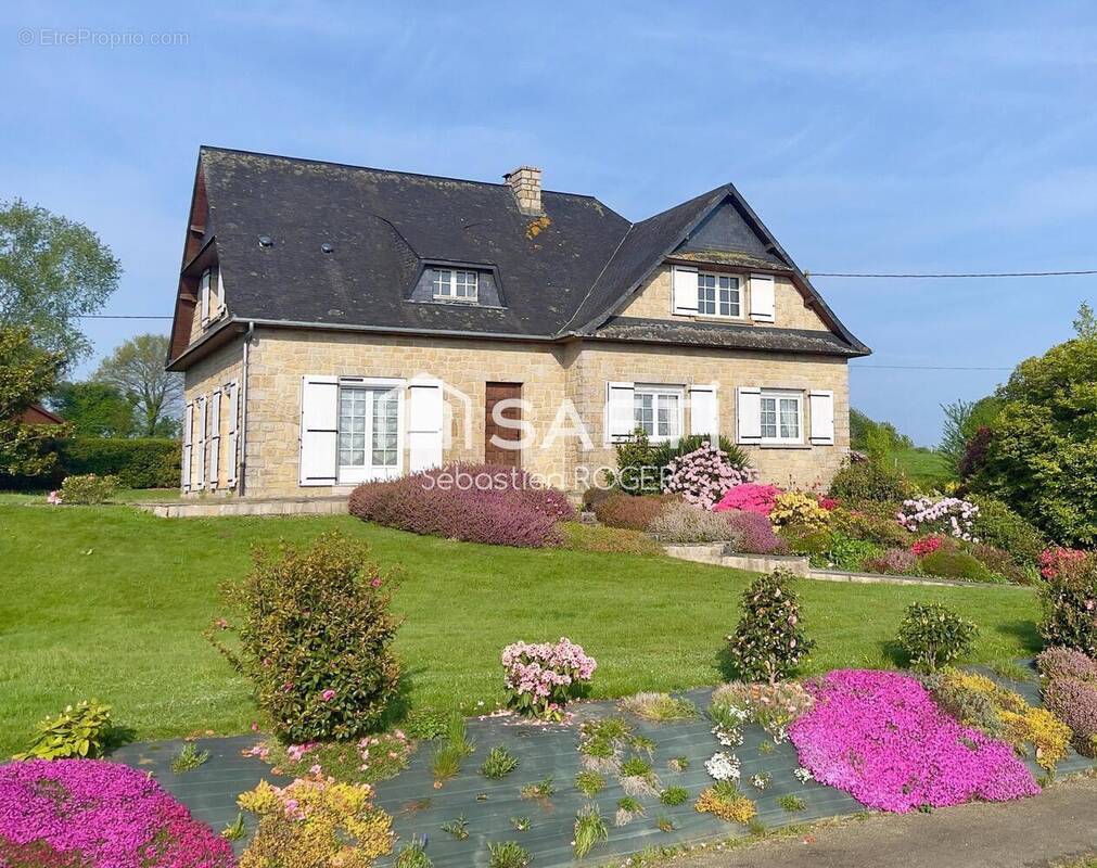 Photo 1 - Maison à SAINT-GEORGES-BUTTAVENT