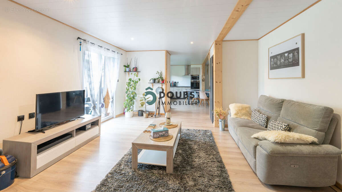 Maison à GUYANS-VENNES