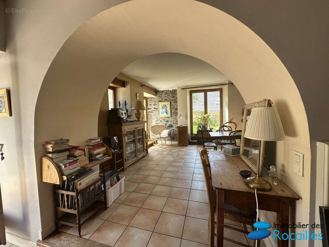 Maison 433 m² à Amancy  - photo 7