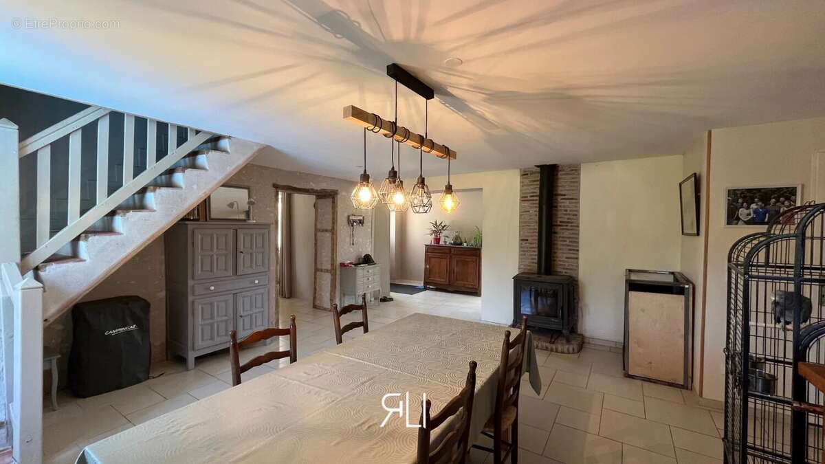 Grande maison, beaux volumes, charme de l'ancien - photo 4