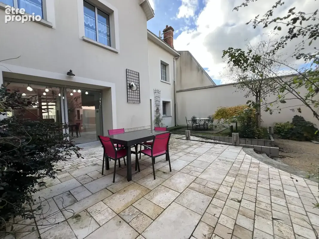 Rare - Maison de ville 4chs - Garage - cour - photo 2