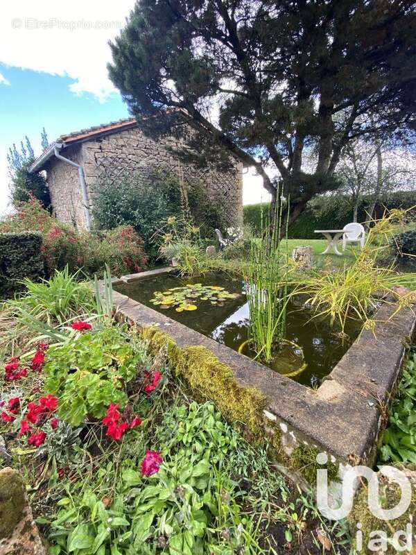 Photo 8 - Maison à SAINT-JUNIEN-LES-COMBES