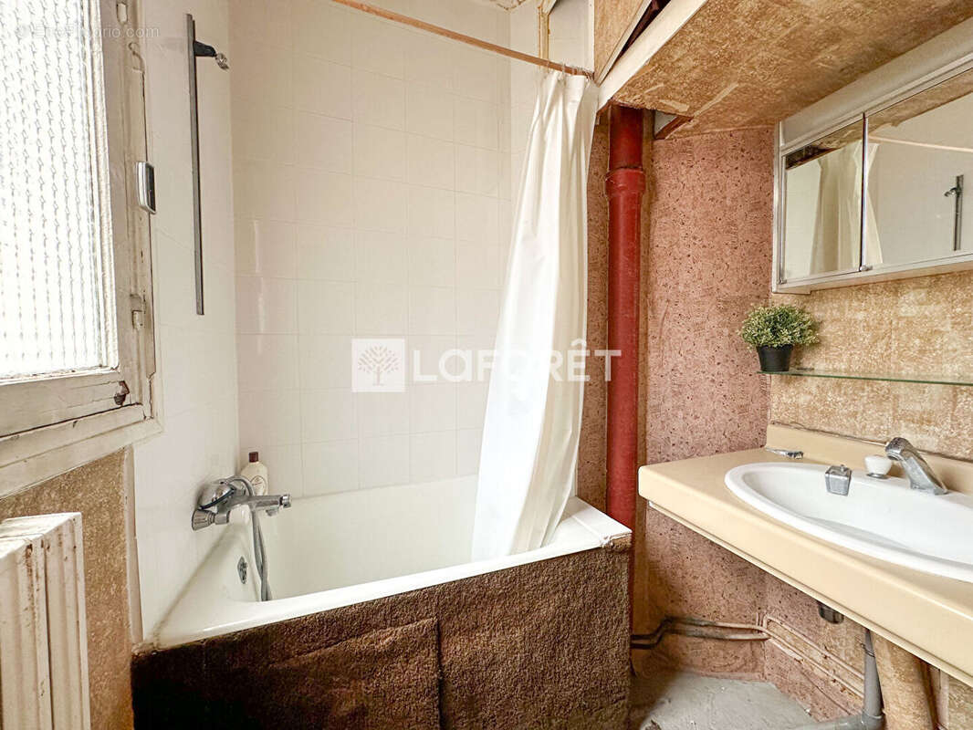 Appartement à PARIS-17E