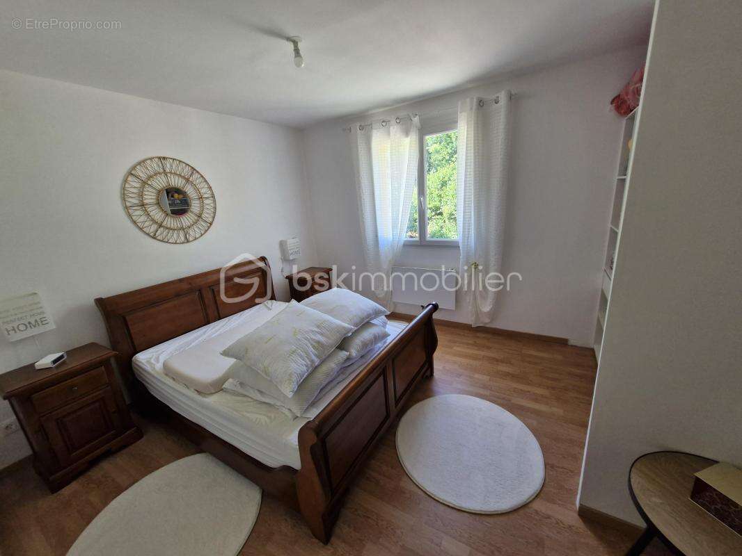 Charmante maison de 145m2 sur son terrain clos de 2224m2 dans un environnement calme à Mouleydier - photo 12