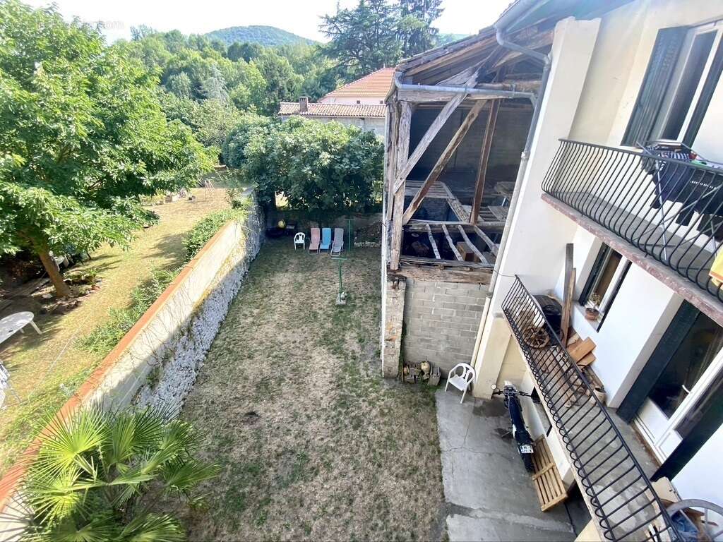 Appartement à PRAT-BONREPAUX