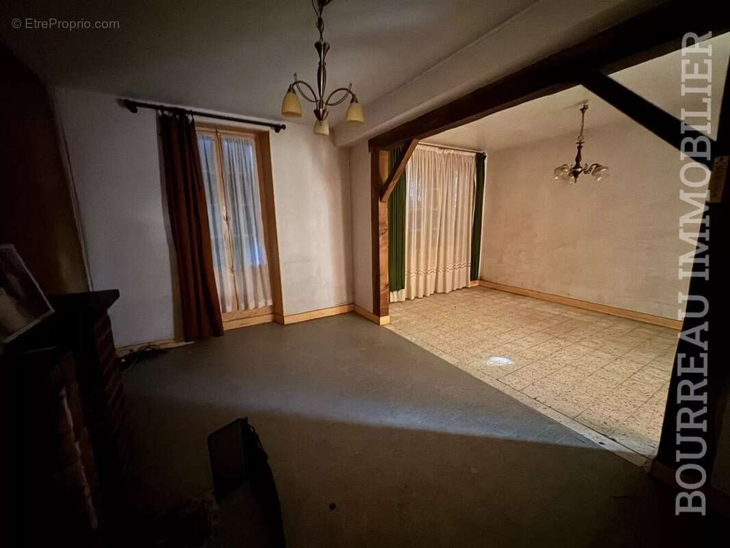 Maison à LA CELLE-SAINT-CYR