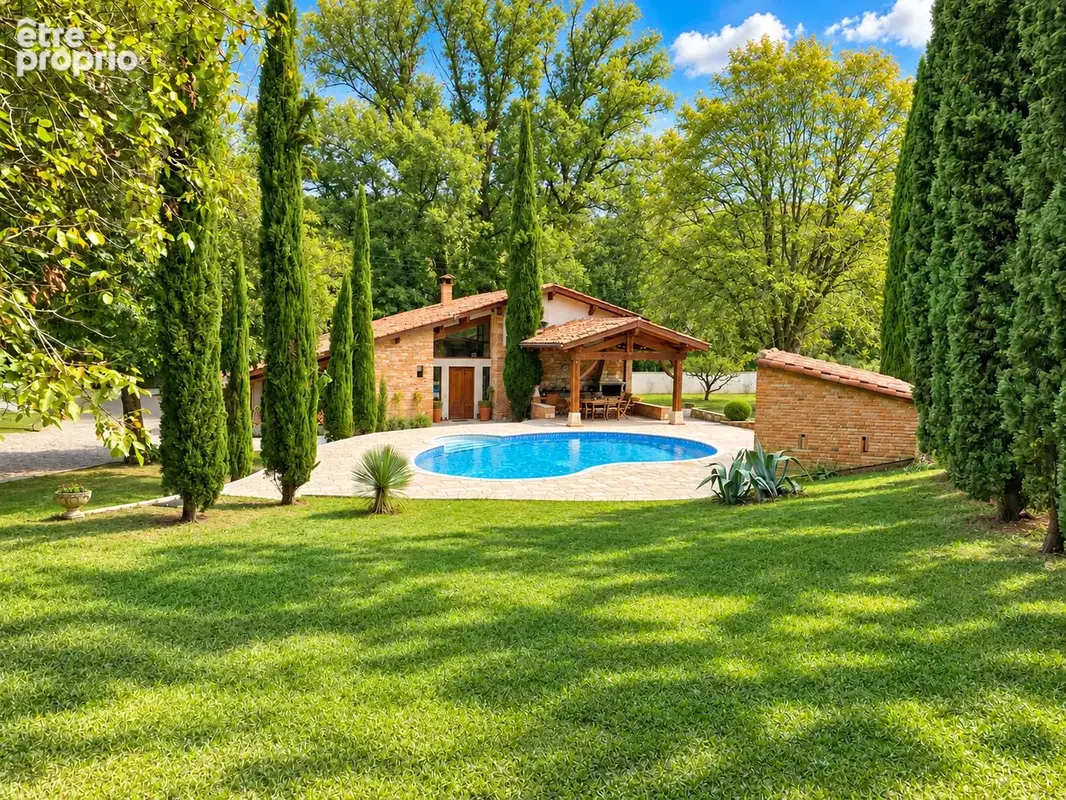 Belle maison de caractère rénovée sur un parc arboré de 4 801 m2 avec piscine - photo 1