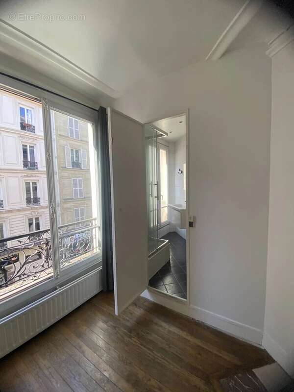 Paris 17e - Épinettes - Charmant 2 pièces lumineux 41 m² - Immeuble ancien - photo 7