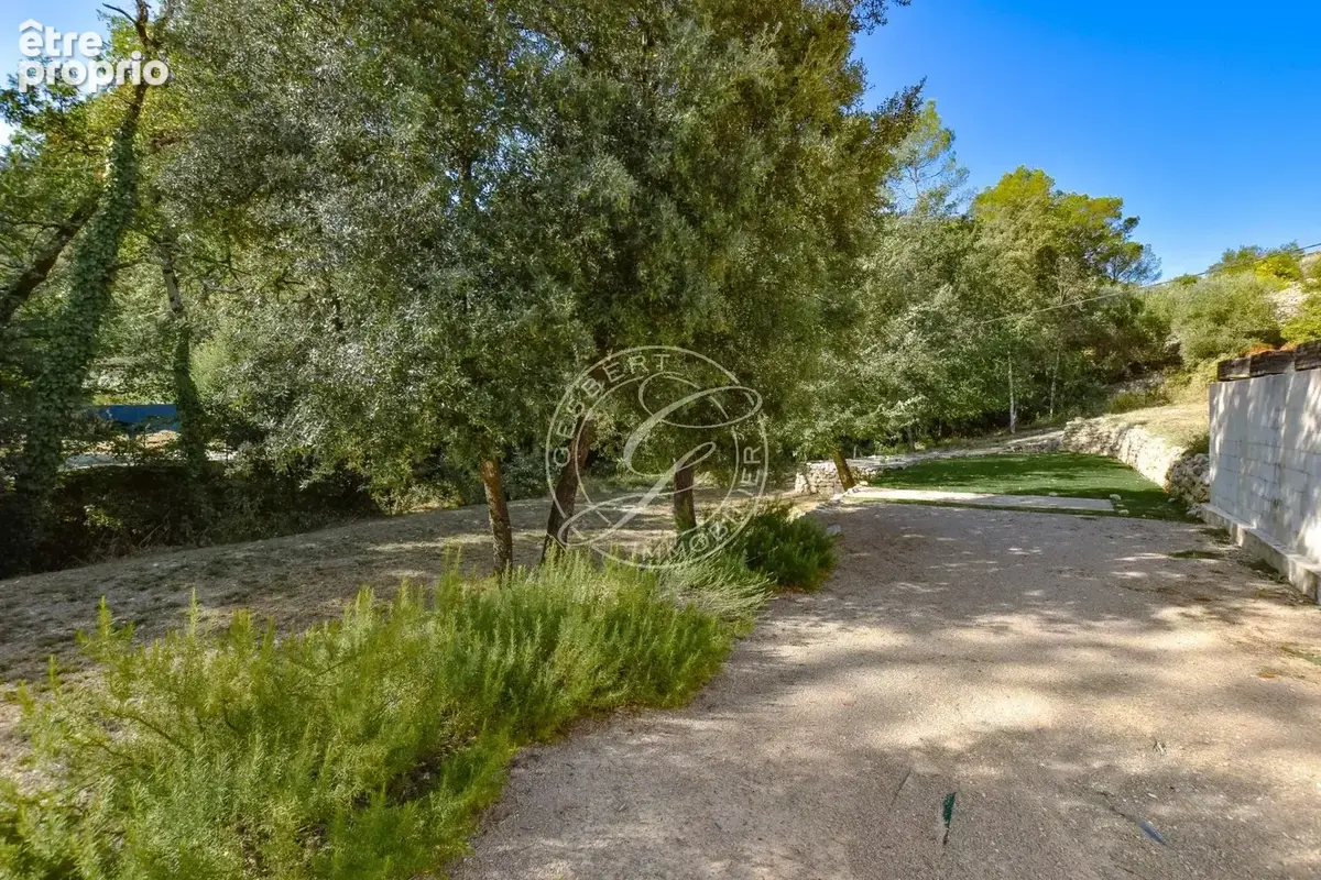 A VENDRE LORGUES - Villa traditionnelle avec piscine et vue dégagée - photo 23