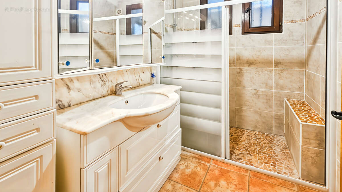 Maison à SAINTE-ANASTASIE-SUR-ISSOLE