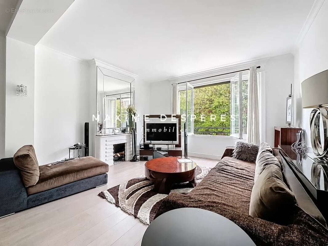 Appartement à NEUILLY-SUR-SEINE
