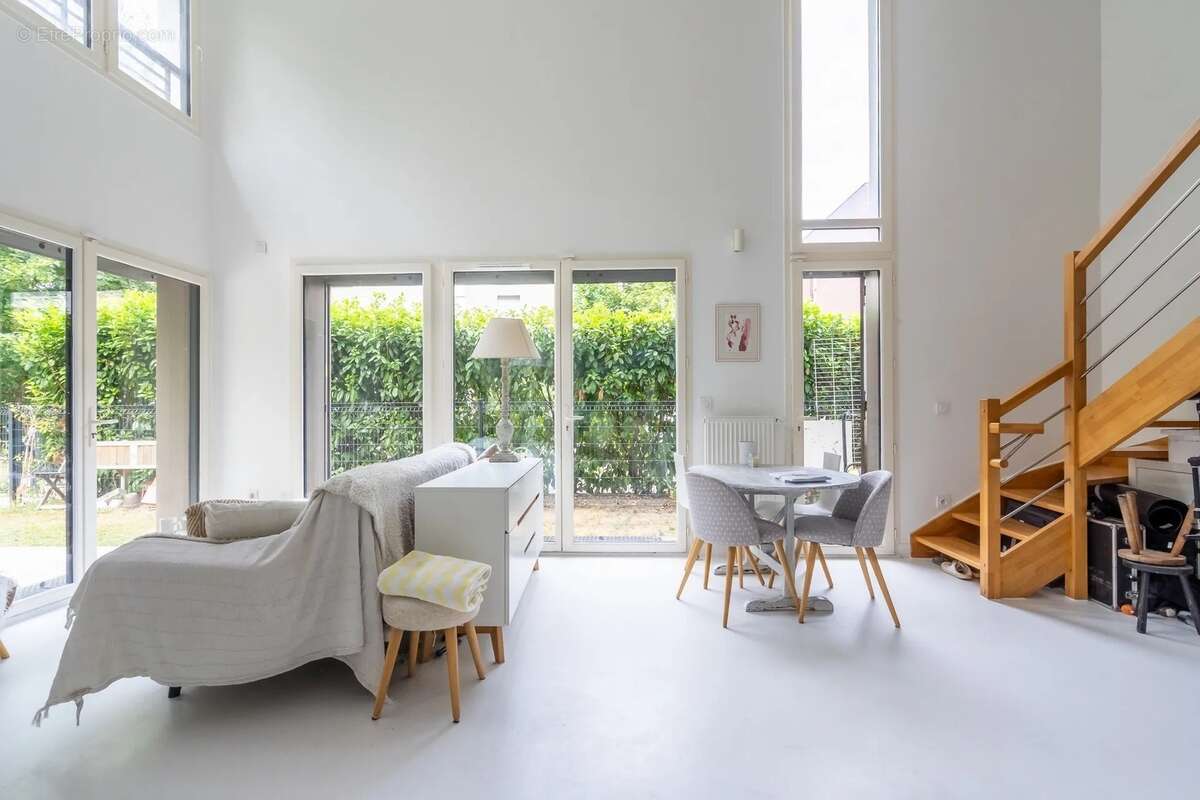 Appartement à vendre 3 pièces, STAINS 93240 - photo 2
