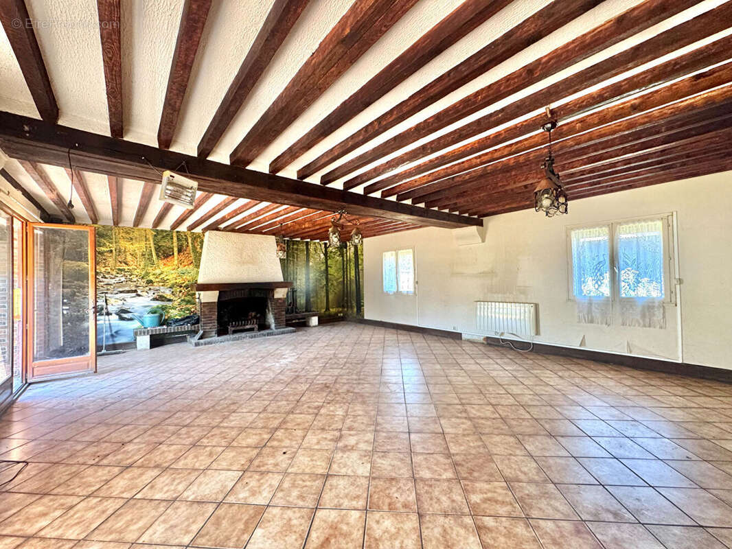 À VENDRE - Maison composée de deux logements indépendants avec terrain de 1300m2 environ - photo 6