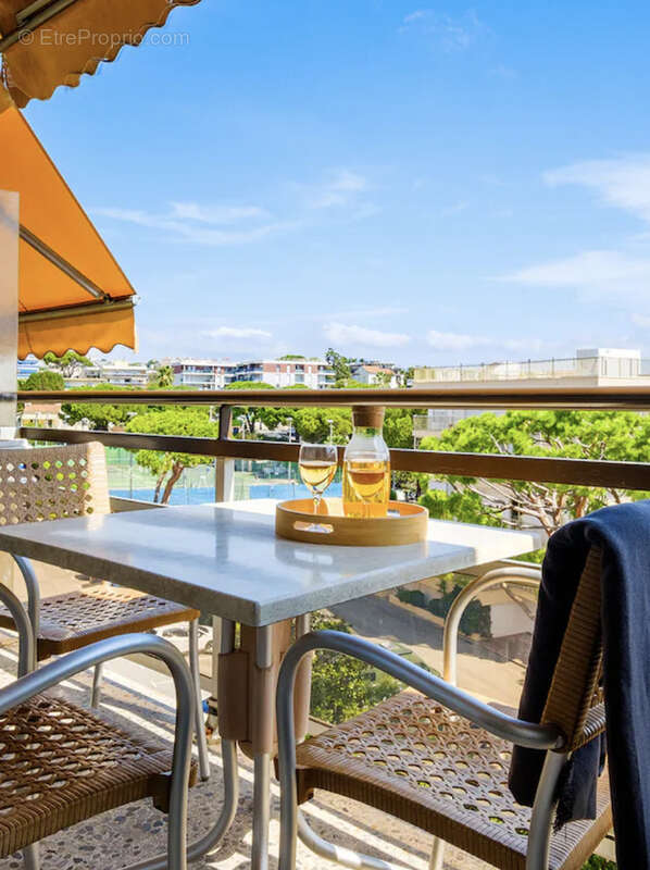 Appartement à SAINT-LAURENT-DU-VAR