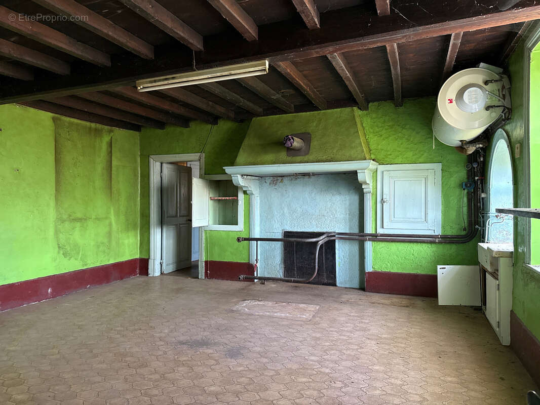 Maison à SAINT-MARTIN-LA-SAUVETE