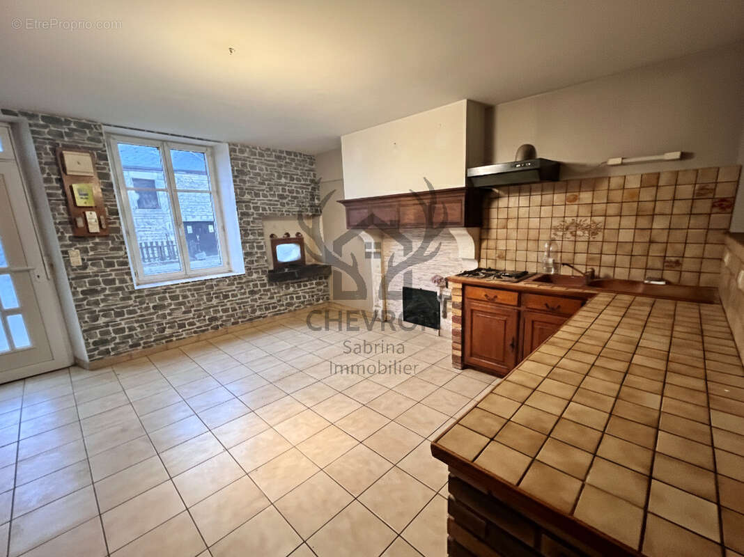 Maison de village avec garage,terrasse et jardin - 133 m2 - CHAMPLIN - photo 4