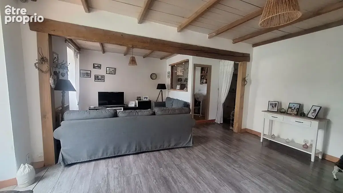 Maison familiale aux beaux volumes, avec piscine et extérieur - photo 10
