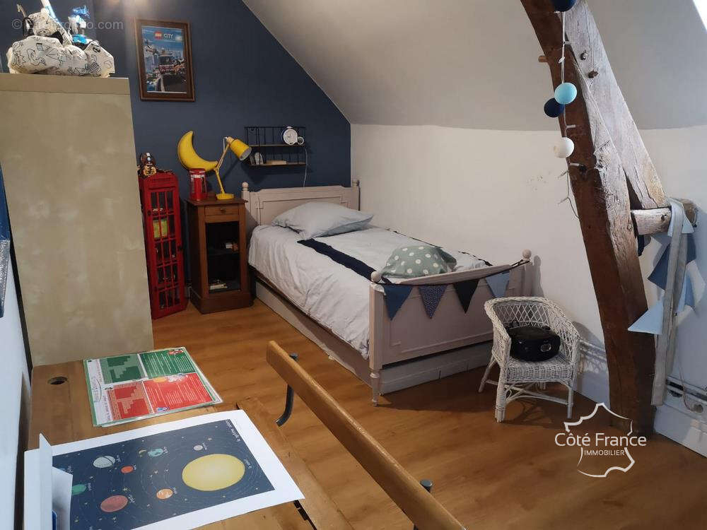 Maison à LA NEUVILLE-LES-DORENGT