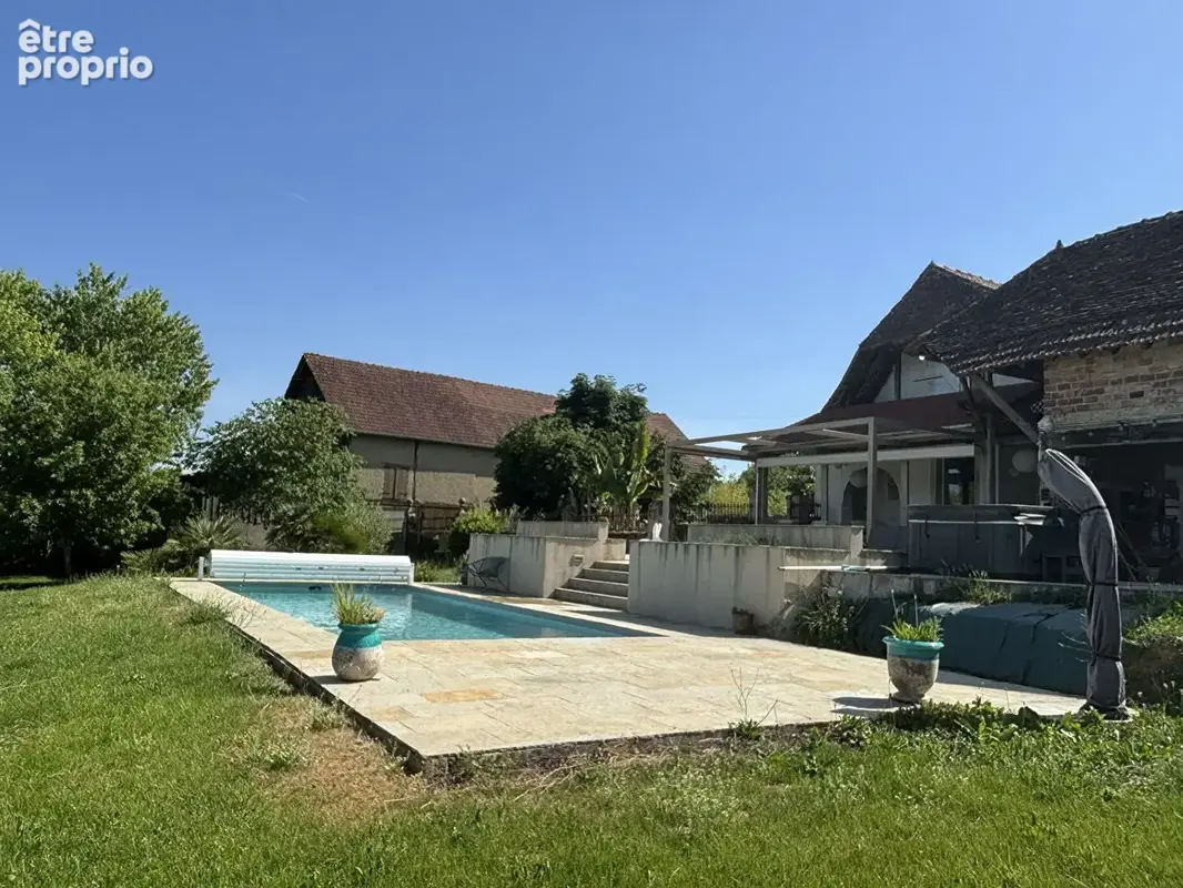 MAISON DE CAMPAGNE RENOVEE, piscine, dépendances, terrain 2 ha - photo 4