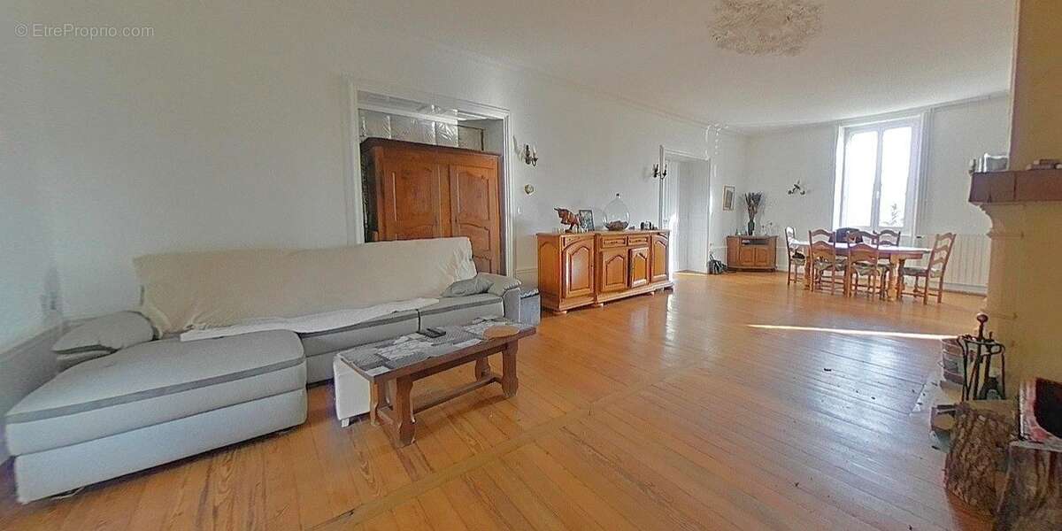 Maison à VILLEREVERSURE