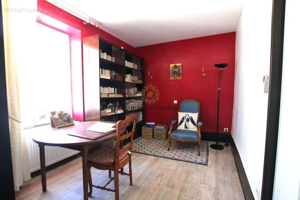 Authentique propriete de caractere en pierre avec galerie maconnaise et nombreuses dependances - photo 10