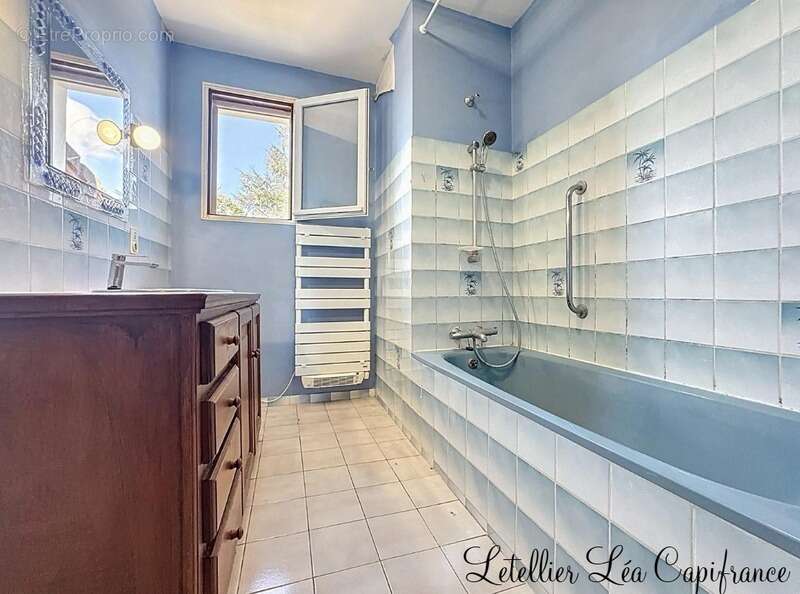 Maison à AZAY-LE-BRULE