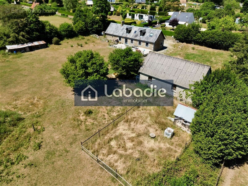 A 2 pas de VIRE, Maison 150m2, 5 pièces avec 112000m2 de terrain - photo 14