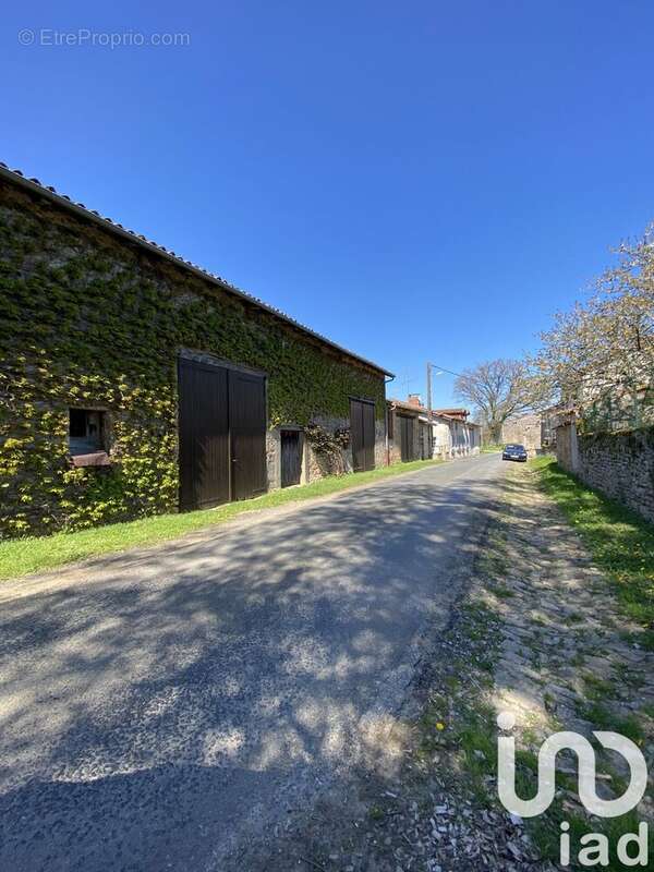 Photo 2 - Maison à SAINT-JUNIEN-LES-COMBES