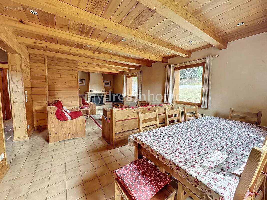 Maison à NOTRE-DAME-DE-BELLECOMBE