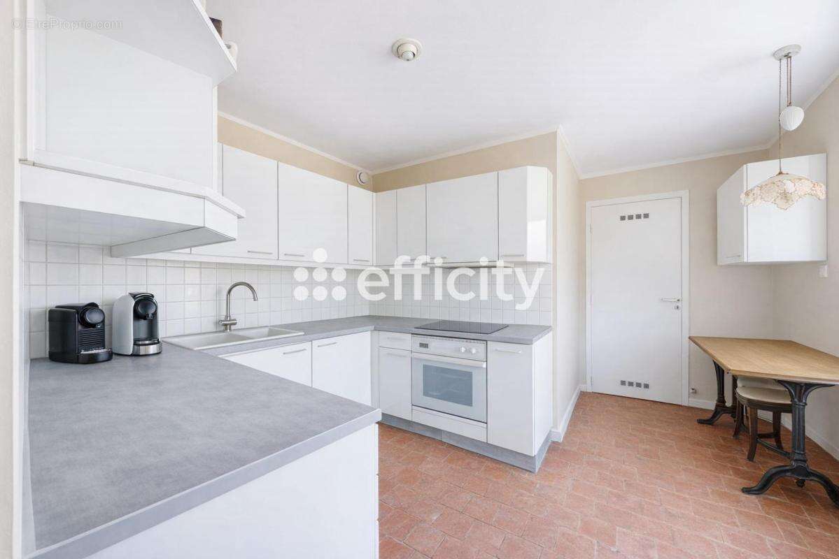 Maison à SAINT-DENIS-LES-BOURG