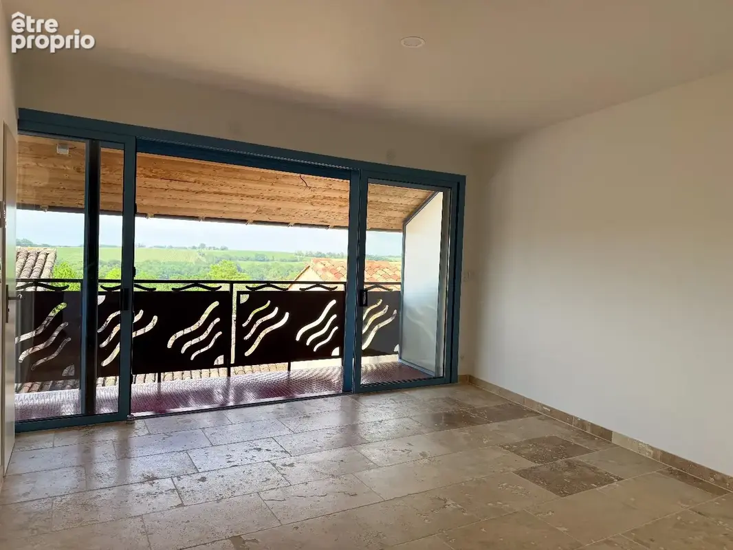Une rénovation contemporaine pour deux maisons reliées par un patio et jardin avec piscine - photo 20