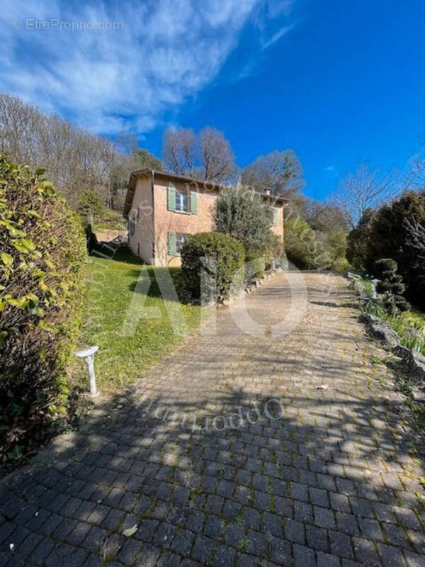 Maison à COUZON-AU-MONT-D'OR