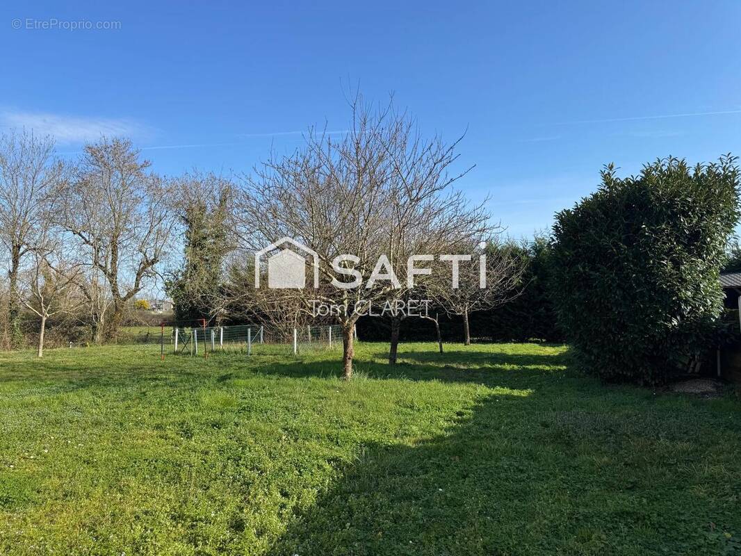 Photo 1 - Terrain à AMBARES-ET-LAGRAVE