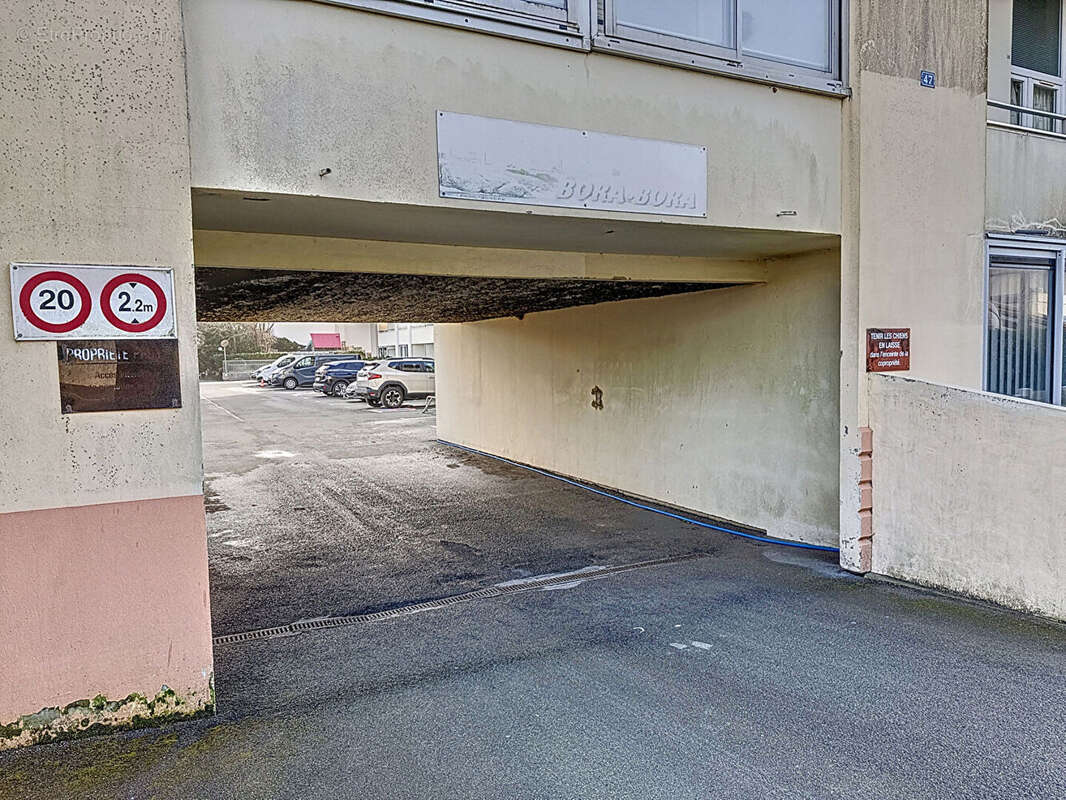 Parking à SAINT-HILAIRE-DE-RIEZ