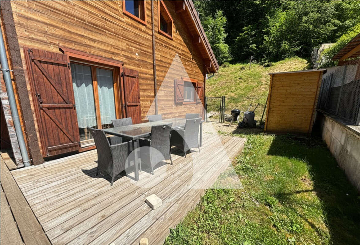 Maison à CHEZERY-FORENS