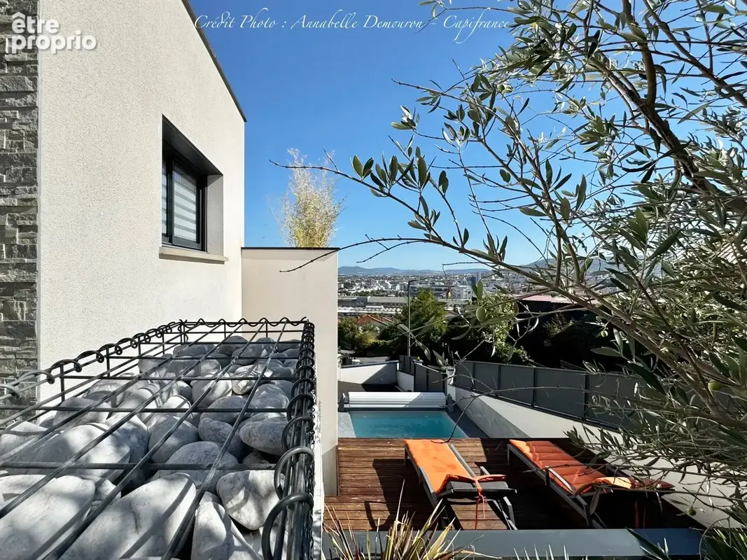 Villa d'Architecte contemporaine récente - 6 pièces/4 chambres - CLERMONT-FERRAND CHANTURGUE - Vue Panoramique - Piscine - photo 24